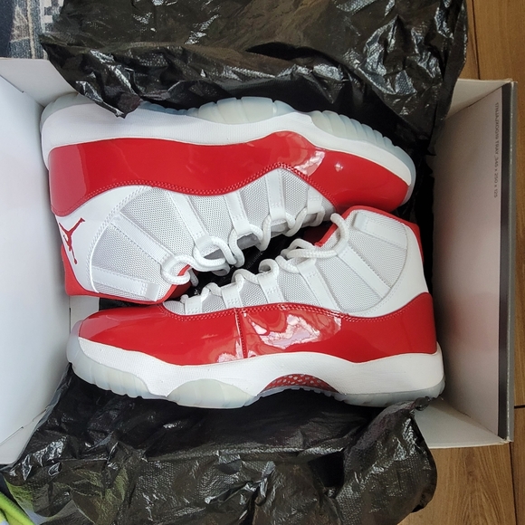 Air Jordan 11 Retro Nike Cherry 11s - Picture 2 of 14